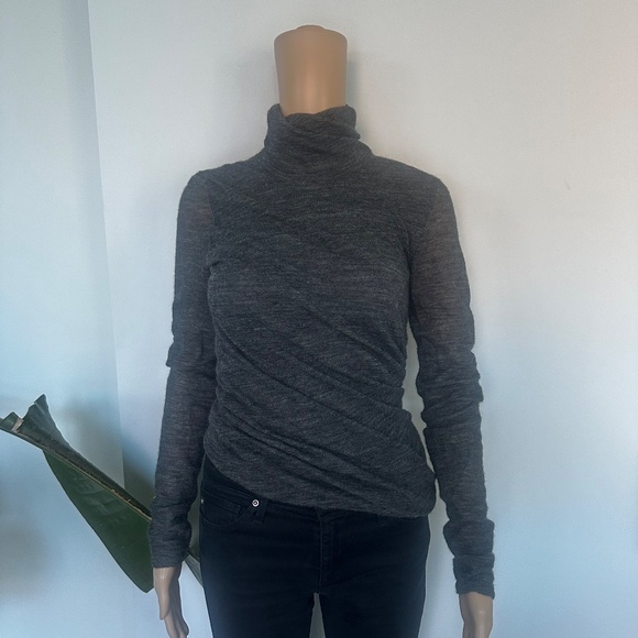 3 Sweater Bundle Bonanza: Theory & Alexander Wang (wool) & Free People (cotton) - Picture 7 of 9